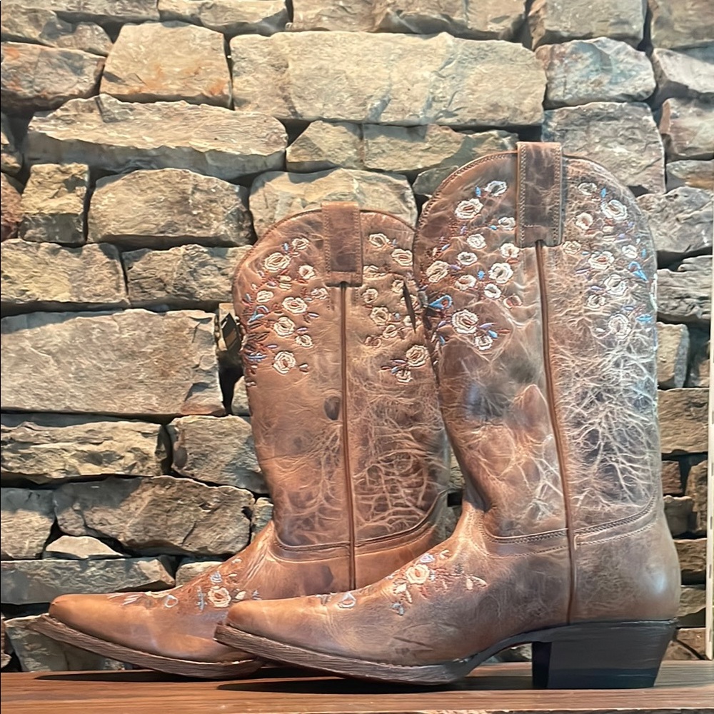 Shyanne Women’s Maisie Floral Embroidered Western Leather Boots